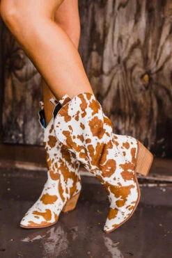 Cow Print On-trend Pointed Toe Boots -Prettytina H22100958 BR 1