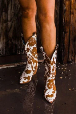 Cow Print On-trend Pointed Toe Boots -Prettytina H22100958 BR 3