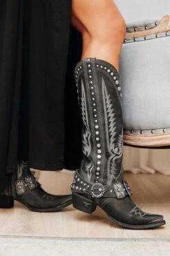 Rivet Design Tribal Embroidery Bohemia Boots